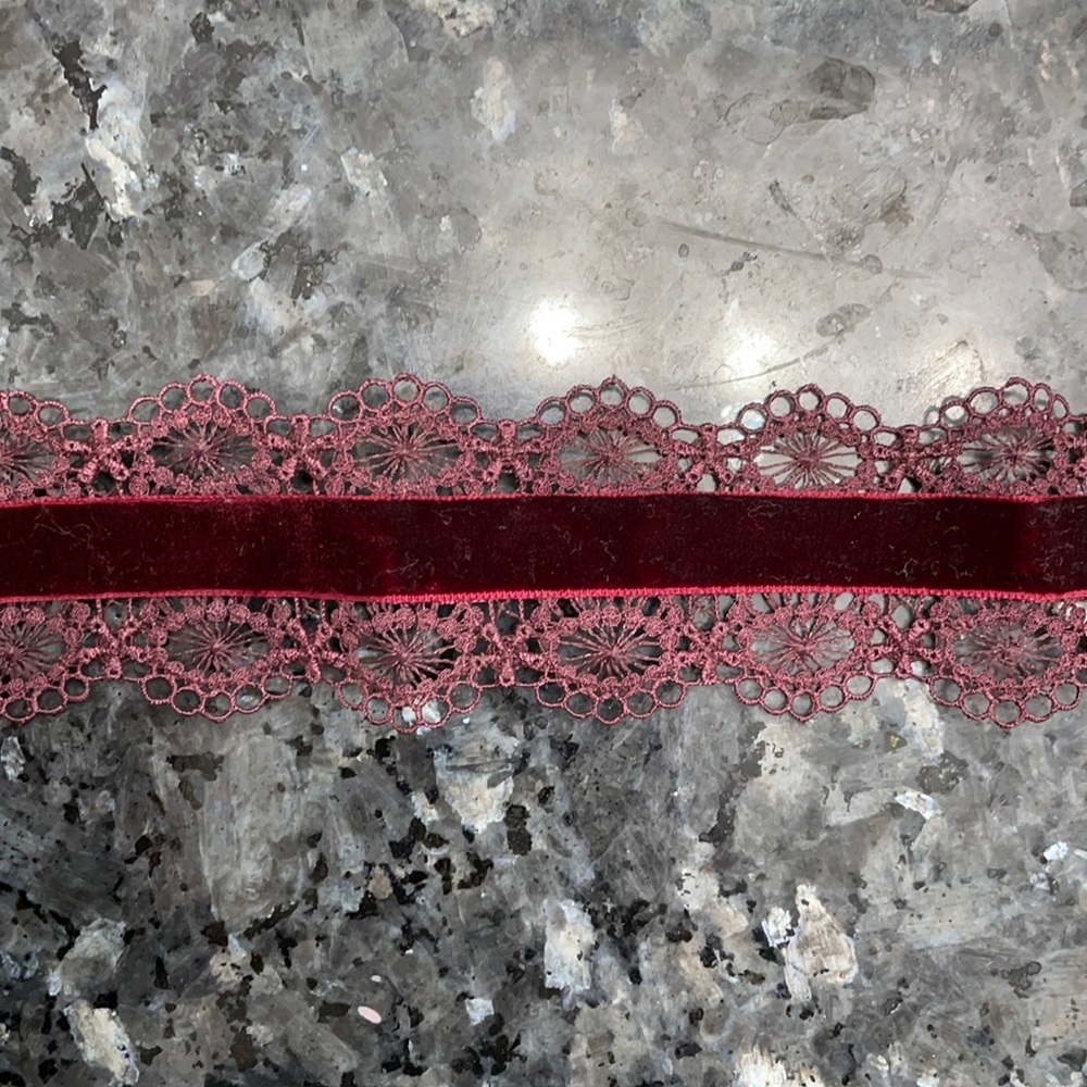 Velvet choker